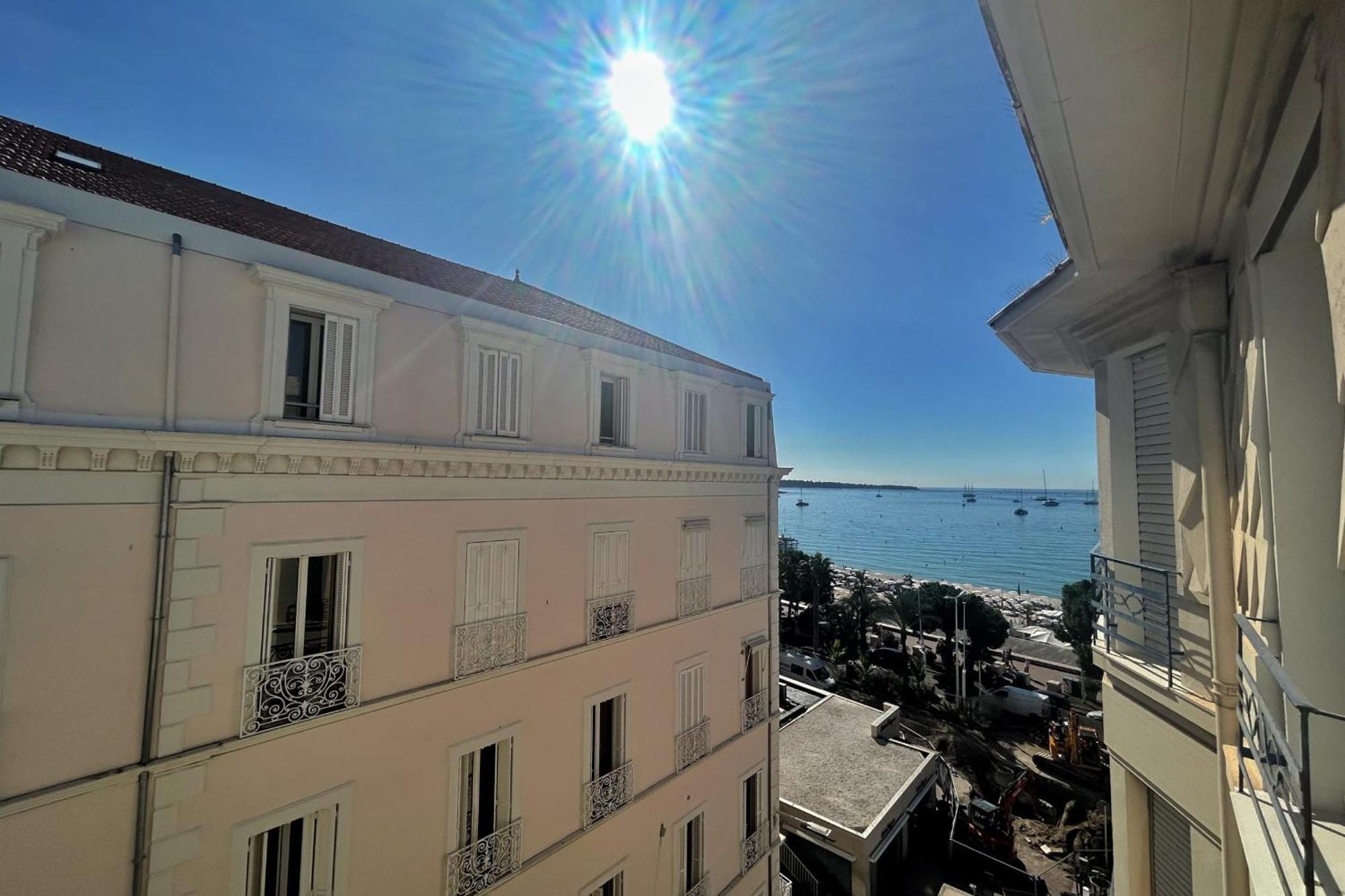 Haven Of Peace Overlooking The Croisette